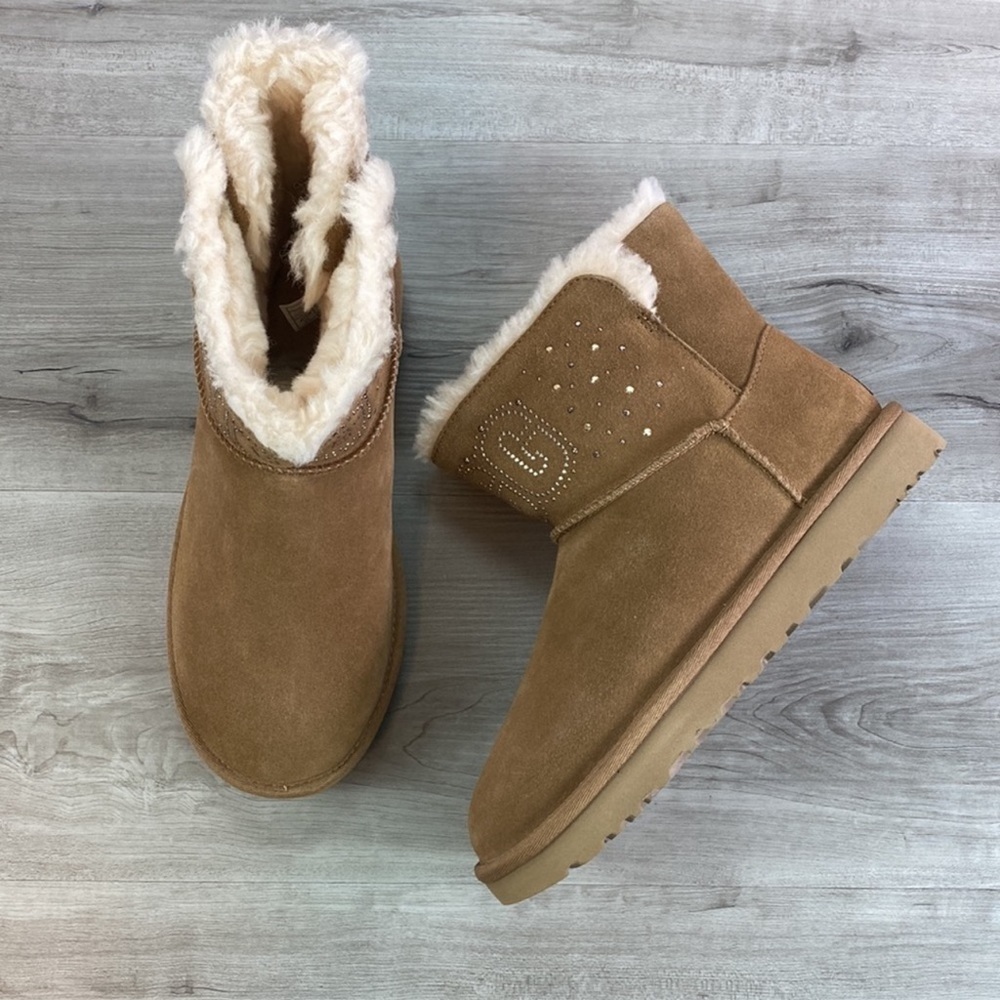 🍁 UGG 🍁 Women's Classic UGG Gem Mini Chestnut Suede Boots